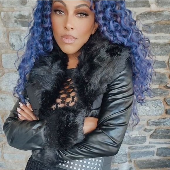 Xena Vegan: Faux Leather & Fur Collar Cropped Bolero - Picture 16 of 17